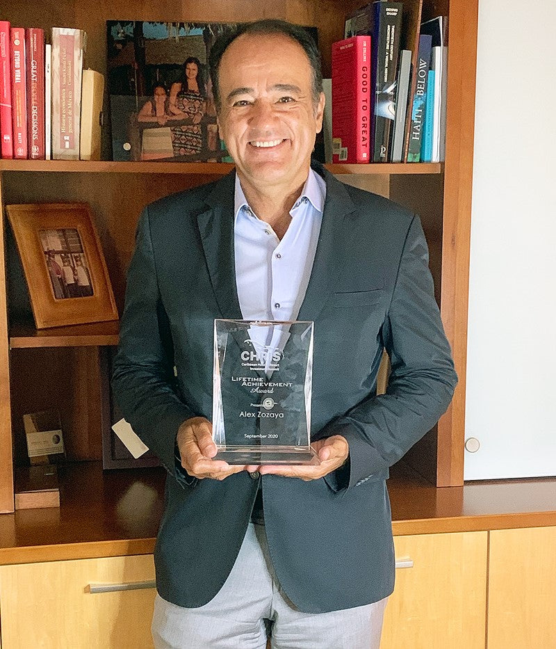 Alex Zozaya de Apple Leisure Group recibe el Premio Lifetime Achievement por parte de CHRIS