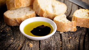 Encantadoras delicias líquidas: dos aderezos con aceite de oliva y vinagre balsámico de la Unión Europea