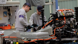 El detrás de cámaras del montaje de los modelos eléctricos de PEUGEOT