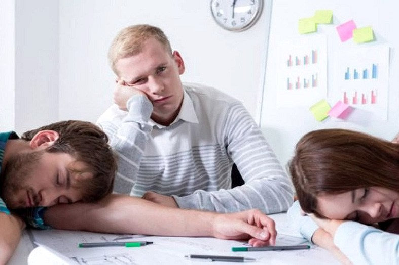 Cómo mitigar la baja productividad de los empleados debido al horario de verano