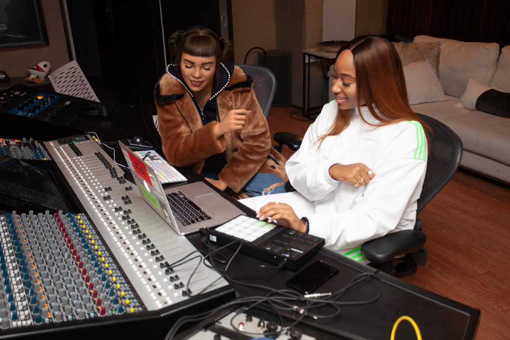 MIQUELA DONATES MUSIC PRODUCTION EQUIPMENT