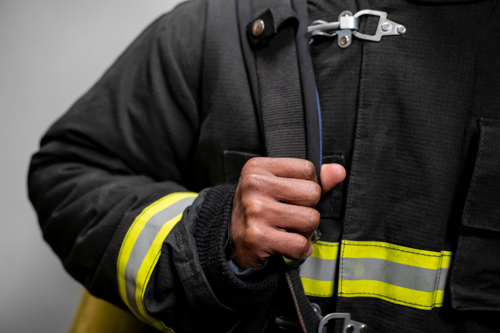 DuPont strengthens worker protection with high-performance flame-resistant clothing against extreme climates