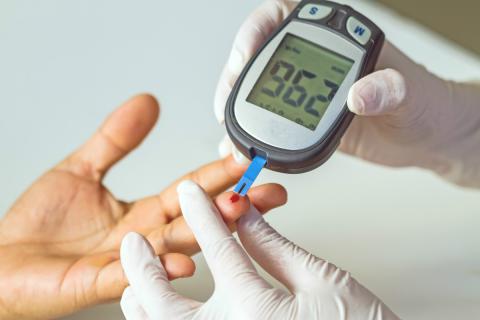 44% DE LOS CASOS DE DIABETES SON CAUSADOS POR SOBREPESO Y OBESIDAD. PROMOVER HÁBITOS SALUDABLES PUEDE REDUCIR RIESGOS CONSIDERABLEMENTE.