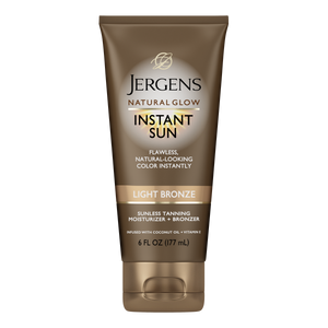 COLOR DE VACACIONES AL INSTANTE CON UN LADO MUY SUAVE! CON EL NUEVO JERGENS® NATURAL GLOW® INSTANT SUN SUNLESS TANNING MOISTURIZER + BRONZER