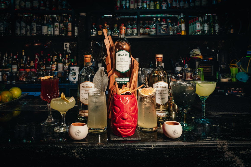 Brindemos por Amor. Despide el 2022 con los cocteles de Mezcal Amarás